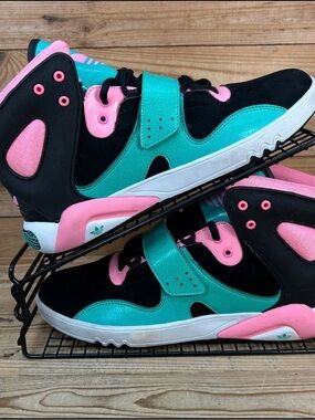 Adidas Originals Roundhouse Trainers 🦄